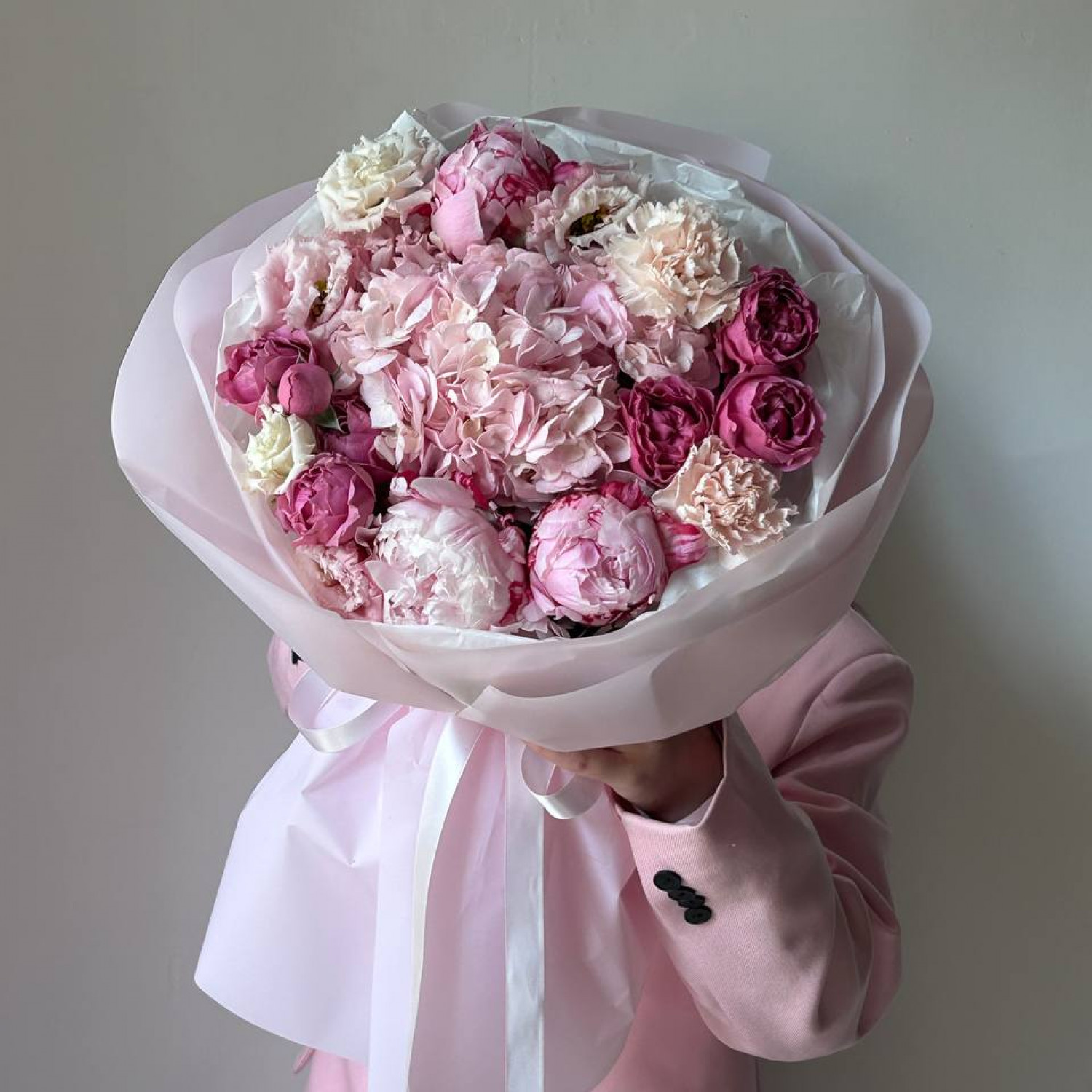 Авторский букет с пионами и гортензией в розовой гамме №75