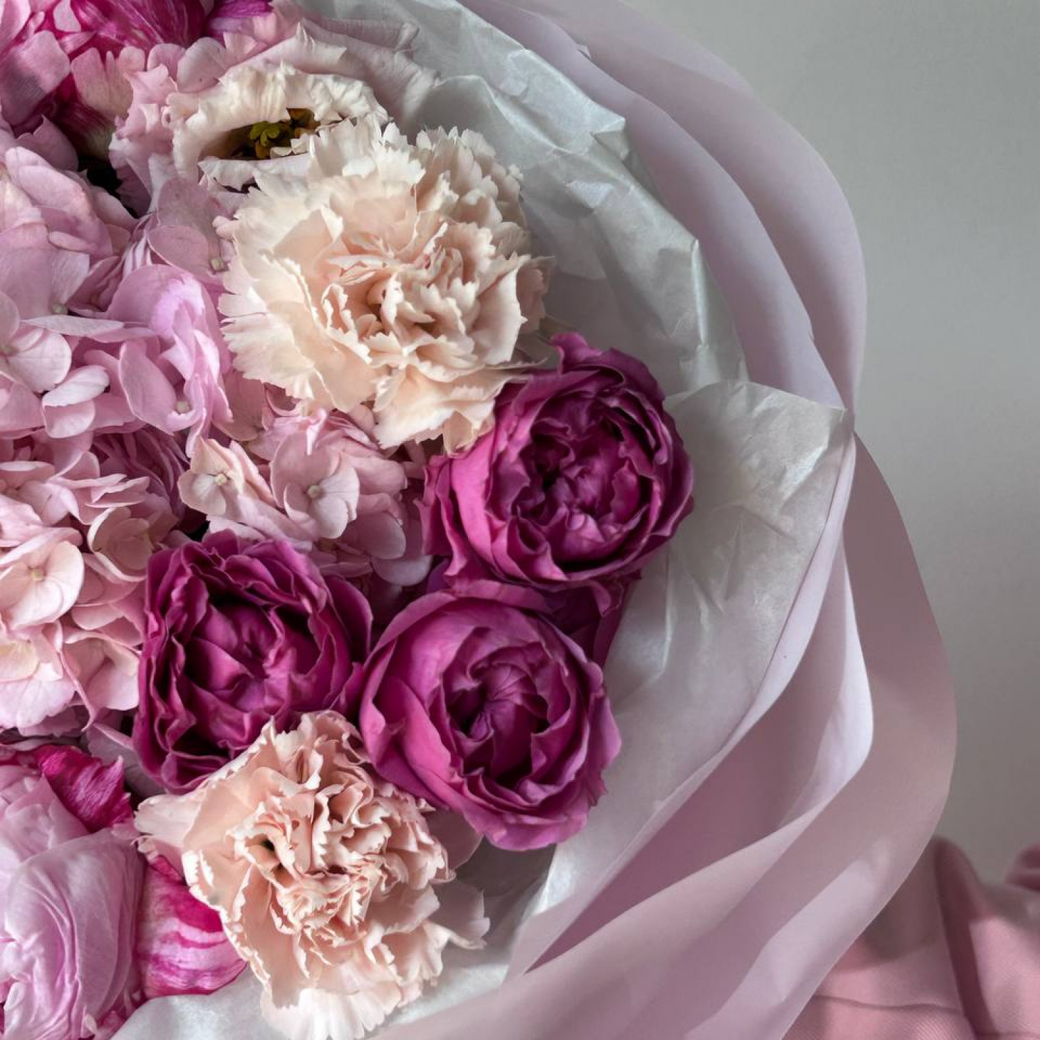 Авторский букет с пионами и гортензией в розовой гамме №75