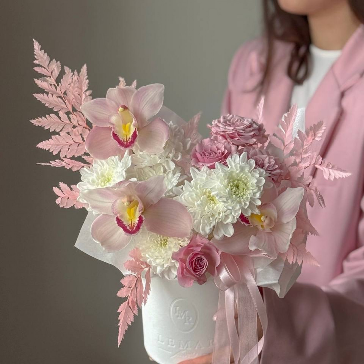 Нежная композиция в коробке с орхидеями 291