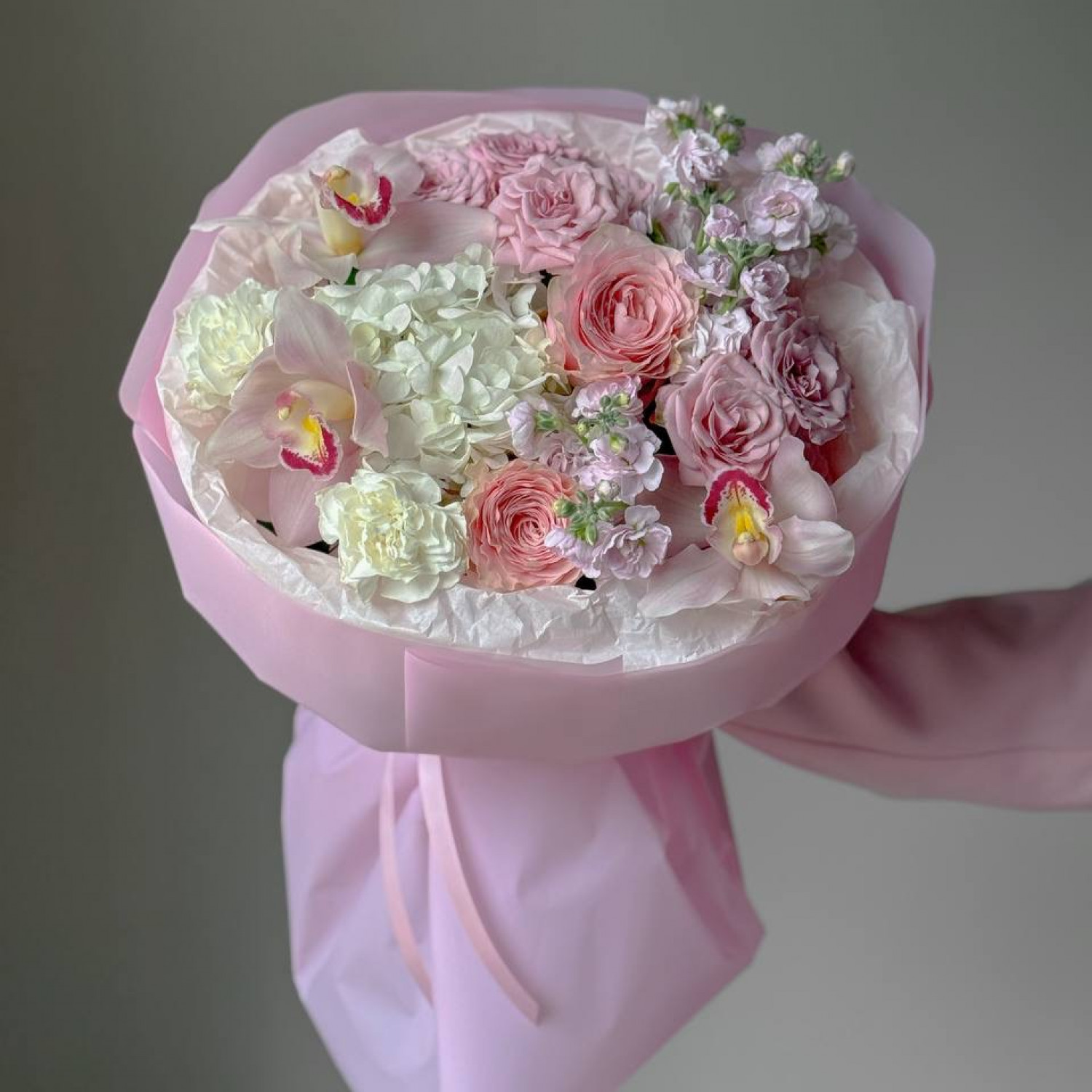 Нежный букет с орхидеями 290