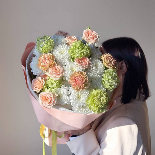 Авторский букет в нежной гамме 230