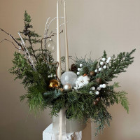 Новогодняя композиция с Коническими свечами