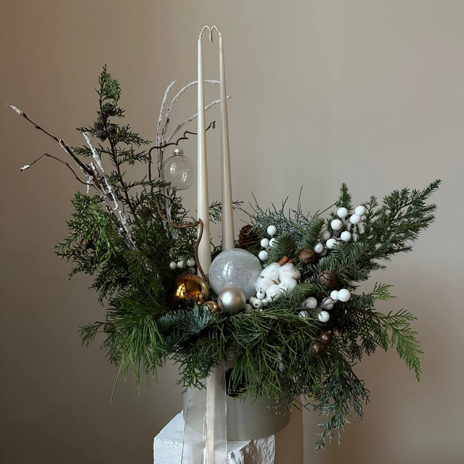 Новогодняя композиция с Коническими свечами