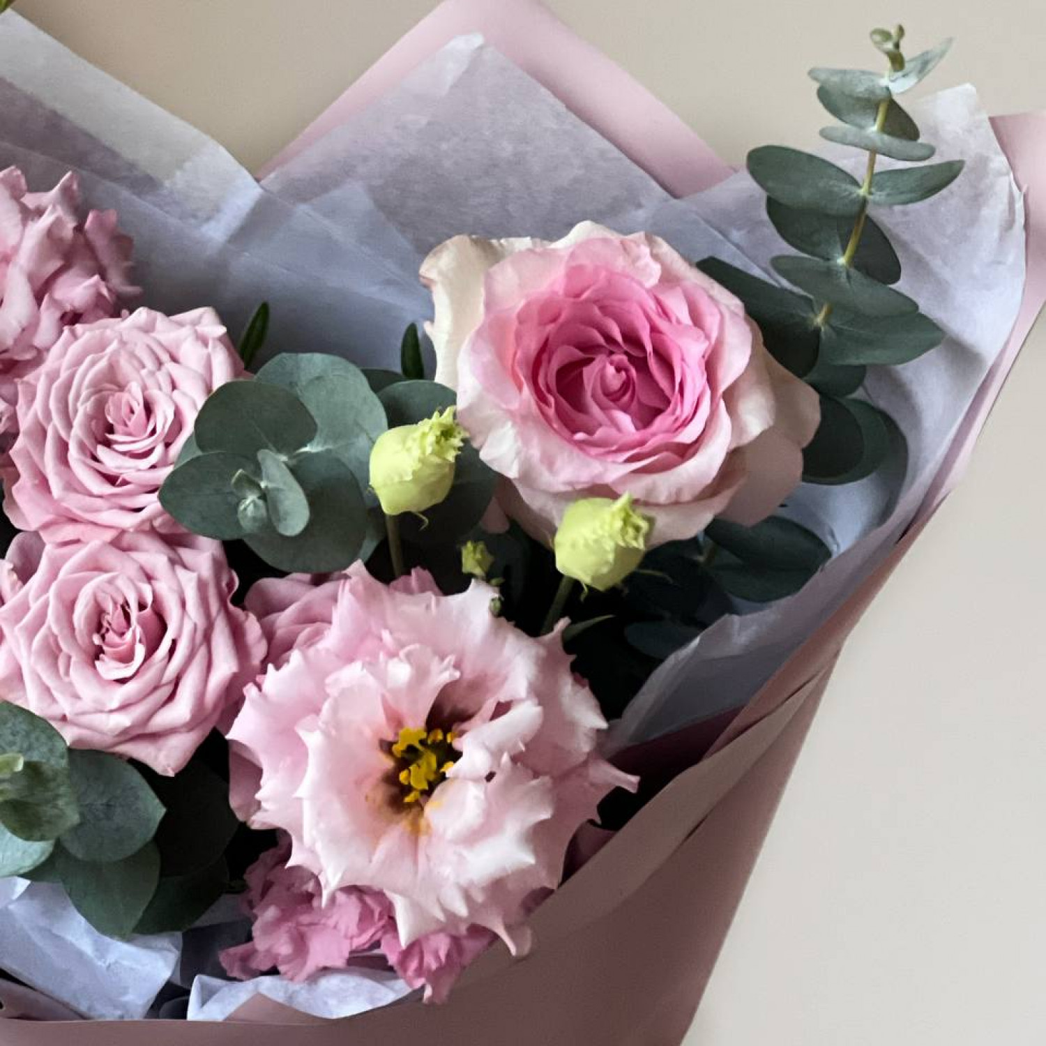 Нежный букет с Эустомой