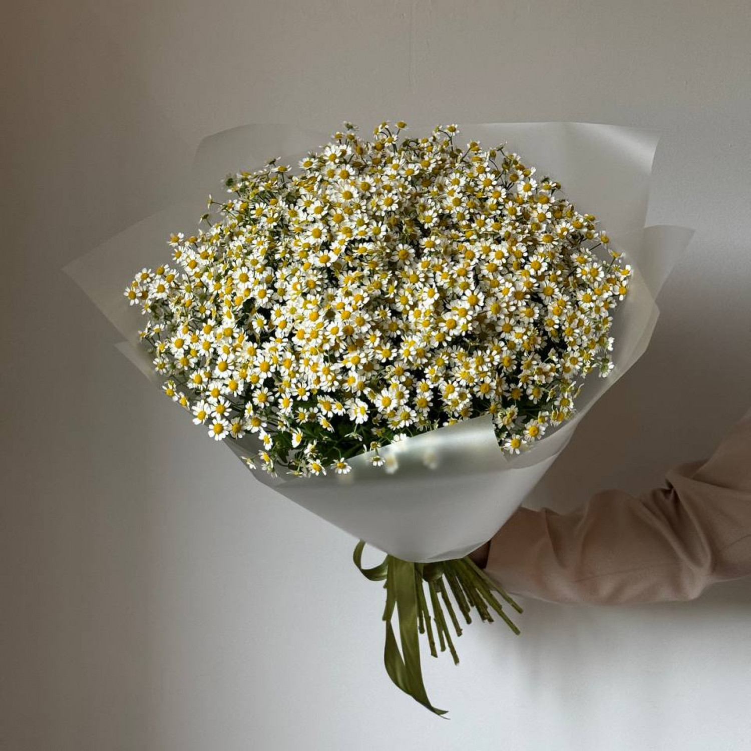Монобукет из 39 кустовых ромашек