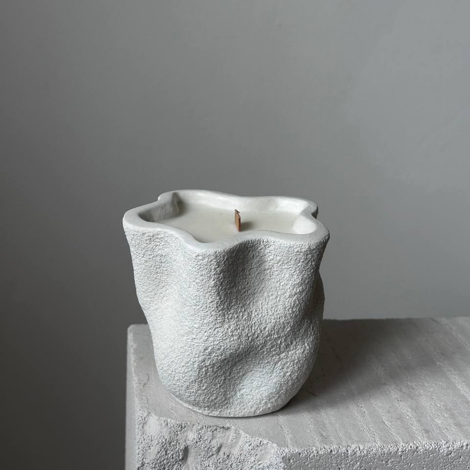 Ароматическая свеча в скульптурной форме большая TONKA 300 ml