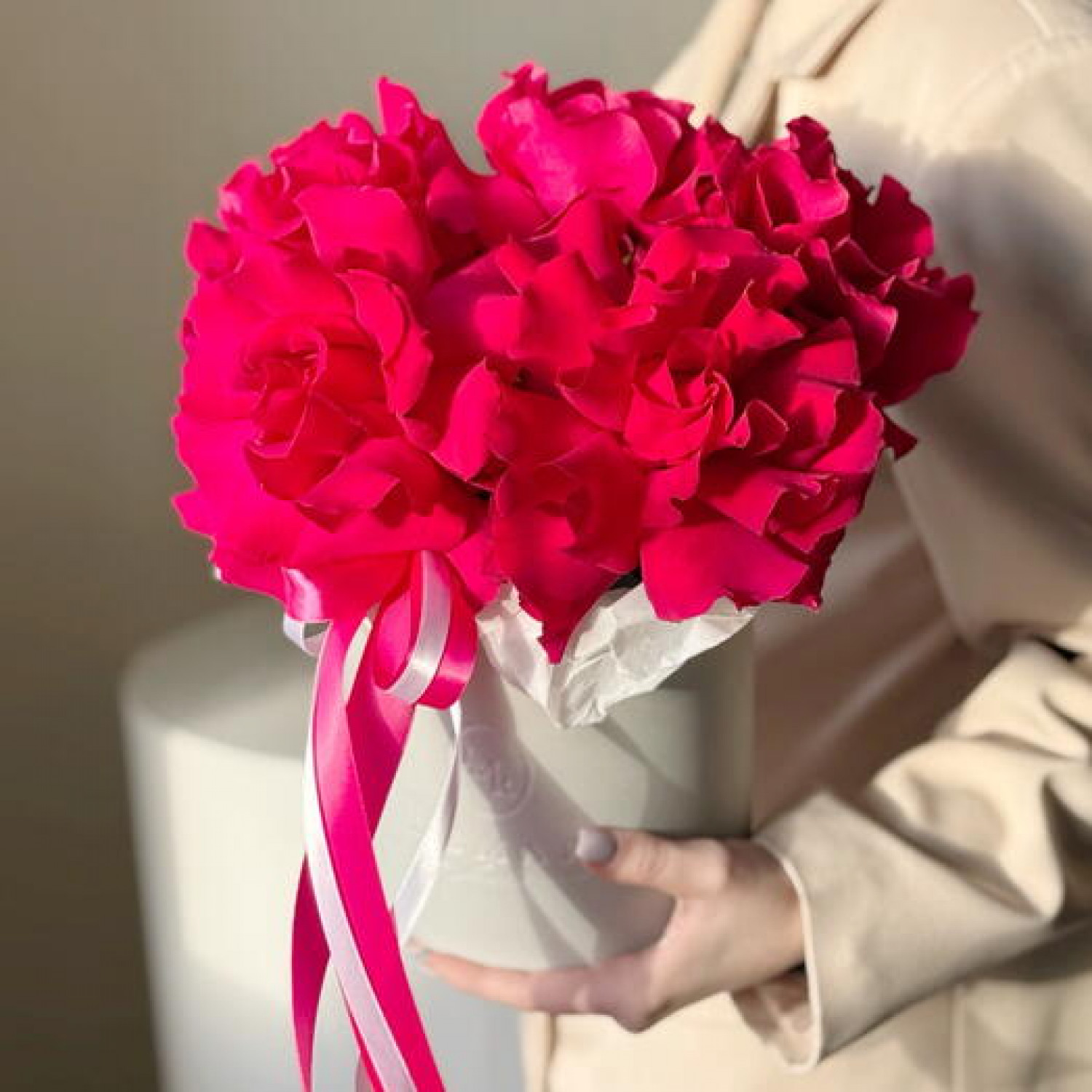 Композиция из 5 малиновых французских роз 065